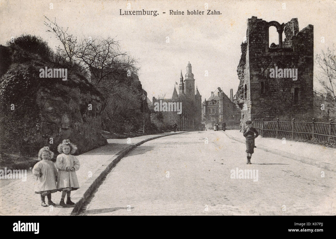 Old castle ruins (Hohler Zahn or Hollow Tooth) in a street in Luxembourg City, Luxembourg.     Date: 1910 Stock Photo