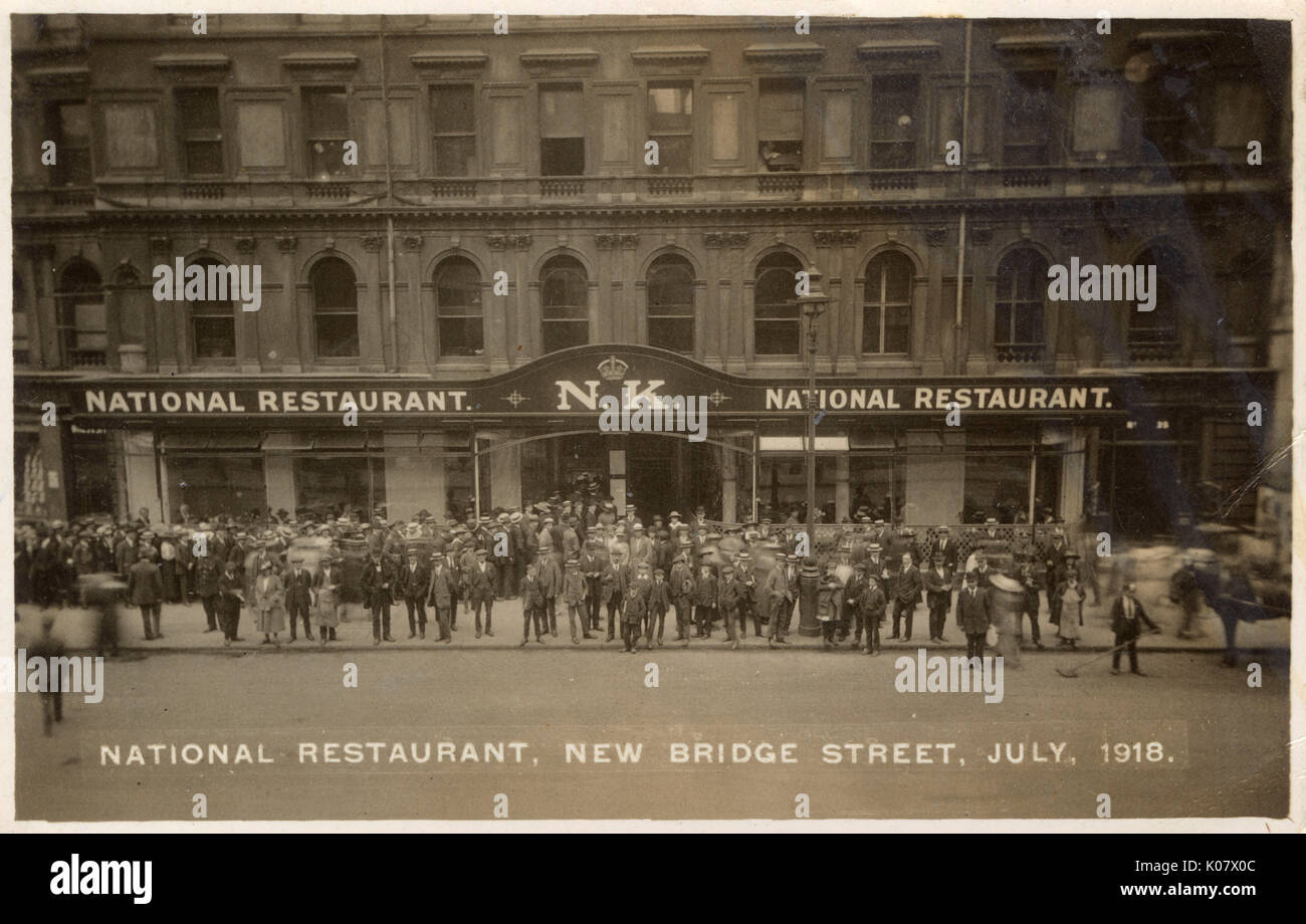National Restaurant, New Bridge Street, London EC4, July 1918 -- part of the National Kitchens government-sponsored scheme set up during the First World War food shortage to provide cooked meals for the working classes.      Date: 1918 Stock Photo