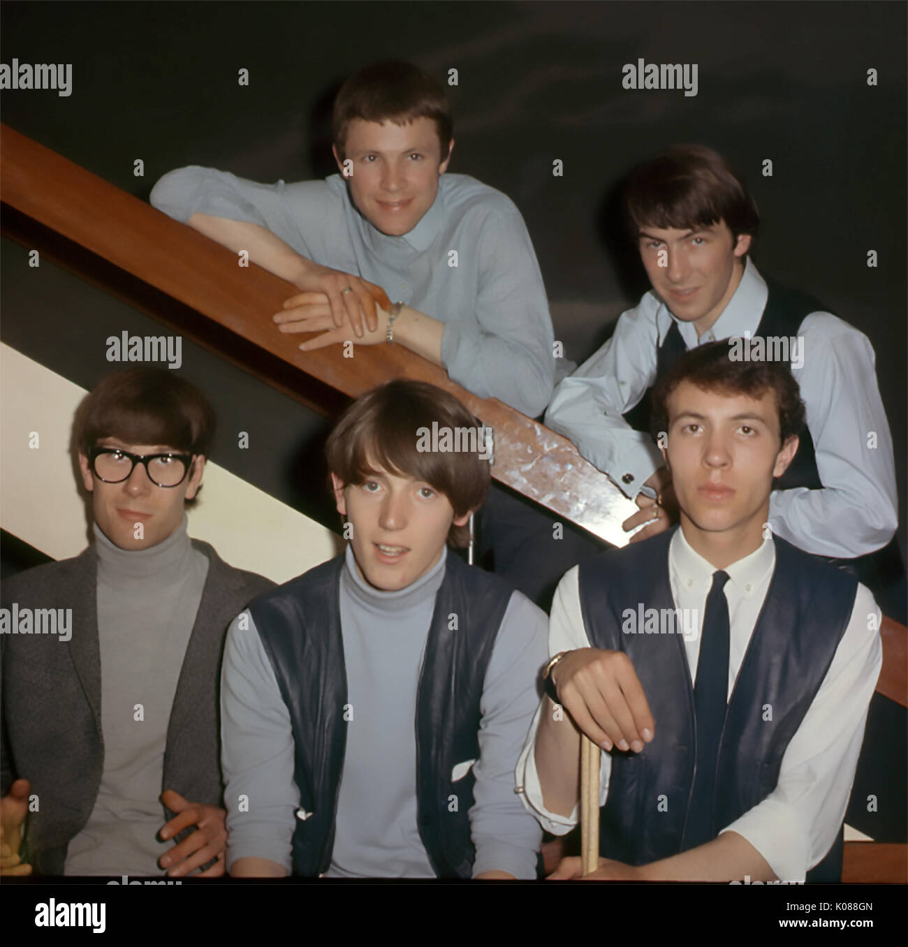 MOJOS UK pop group in March 1964 before appearing on Ready, Steady,Go.  Clockwise from top left: Terry O'Toole, John Konrad, Nicky Crouch, Stu James, Keith Karlson. Photo: Tony Gale Stock Photo
