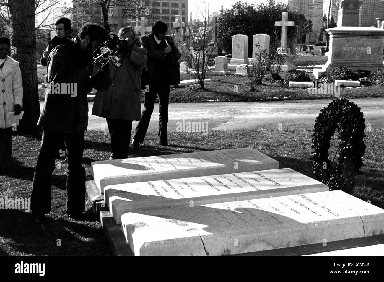 Photograph of cameraman photographing Johns Hopkins grave in Greenmount Cemetery, on 100th anniversary of Hopkins death, Baltimore, Maryland, December 24, 1973. Stock Photo
