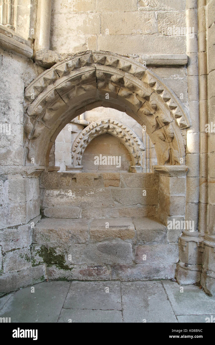 arcsarcs in the interior of the gothic Santo Domingo monastery Stock Photo
