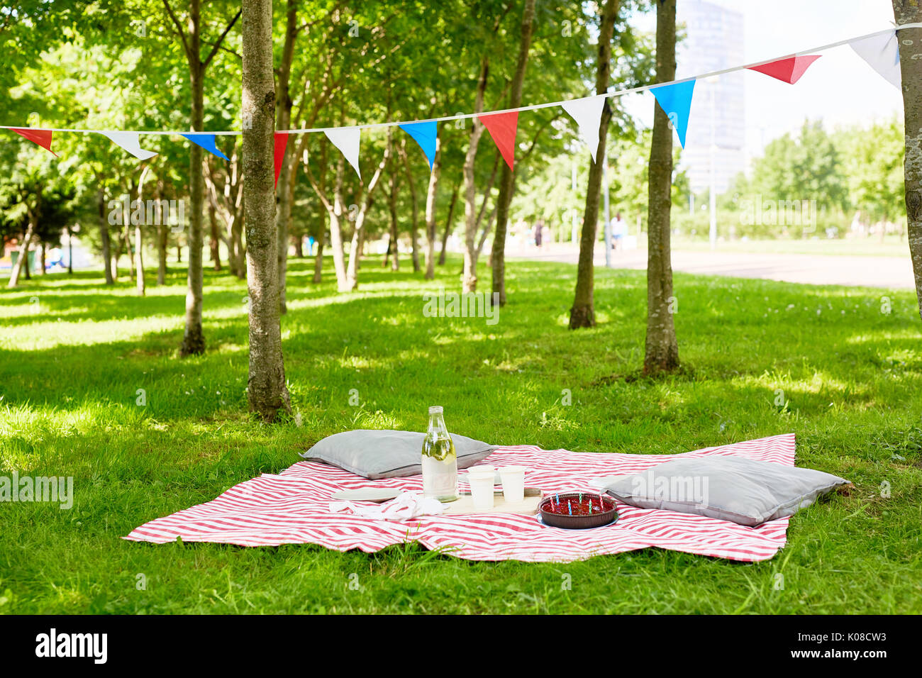 Picnic lunch dinner hi-res stock photography and images - Alamy