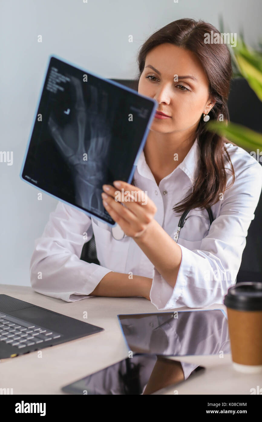 Medical doctor intern hi-res stock photography and images - Alamy