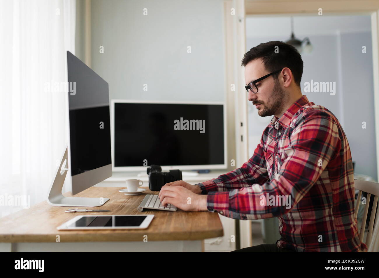 Man doing computer work hi-res stock photography and images - Alamy