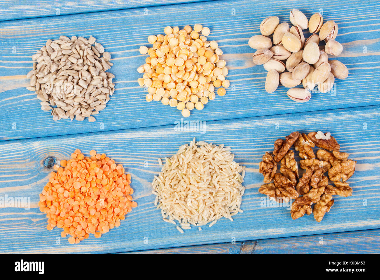 Ingredients containing vitamin B1 and dietary fiber, natural sources of minerals, healthy