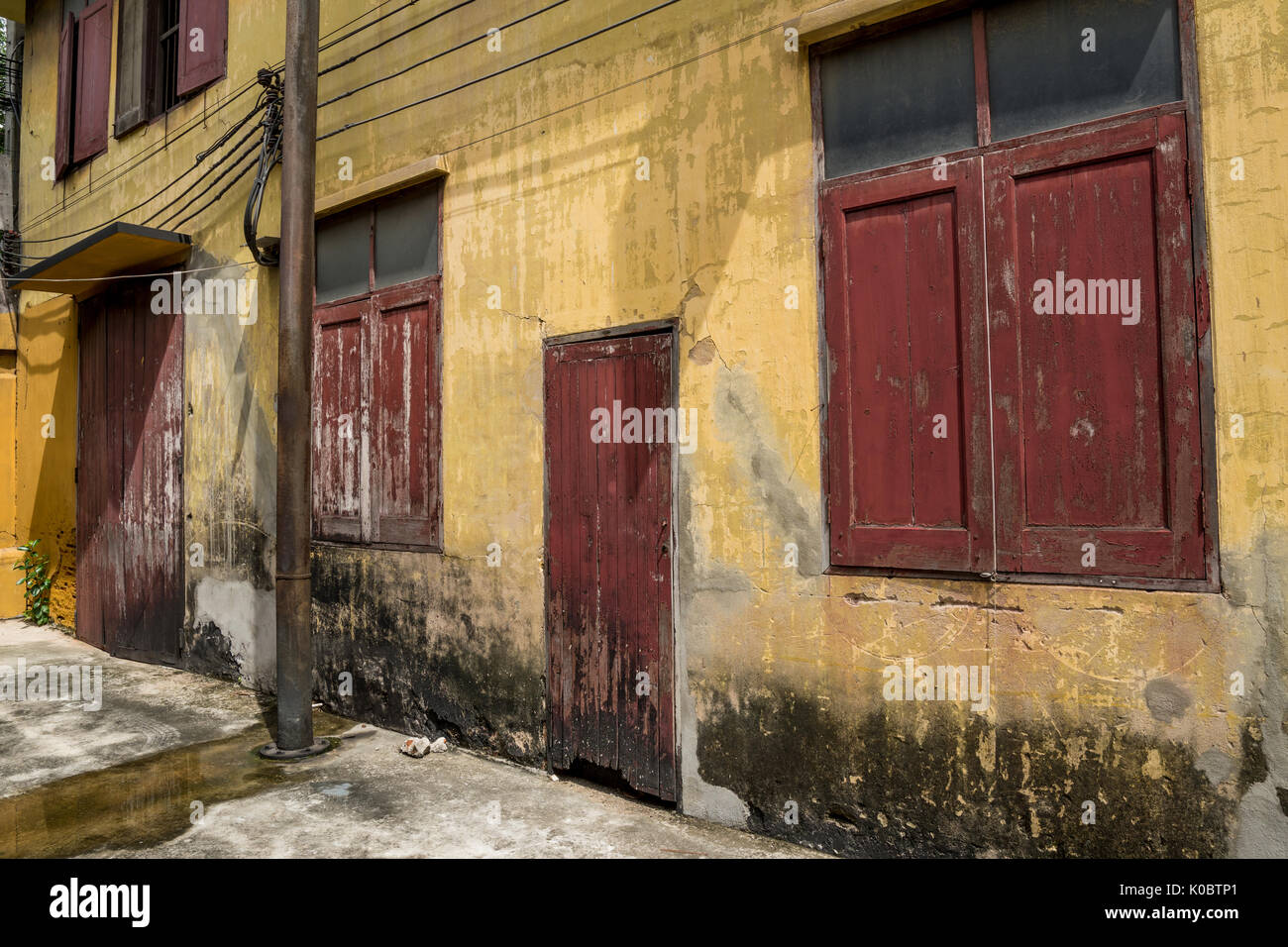 Old Wall Of Vintage Warehouse With Red Wooden Windows Stock Photo Alamy
