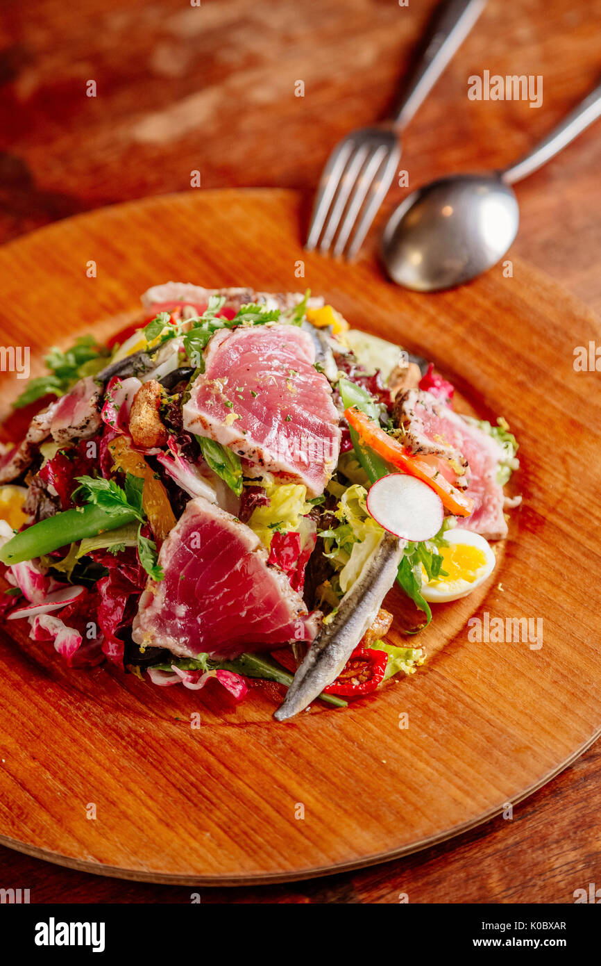 Tuna Nicoise Salad Stock Photo - Alamy