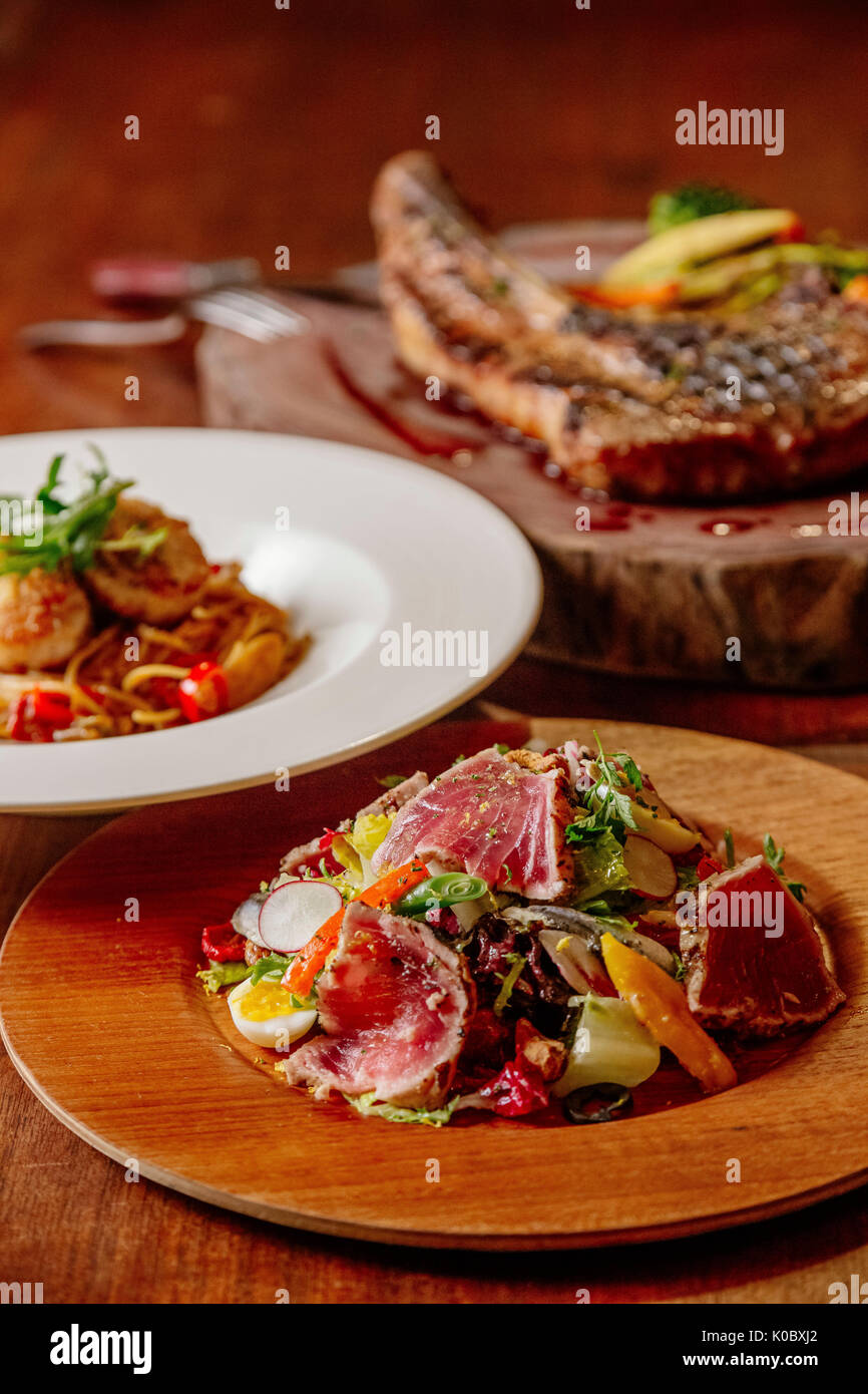 Tuna Nicoise Salad Stock Photo - Alamy