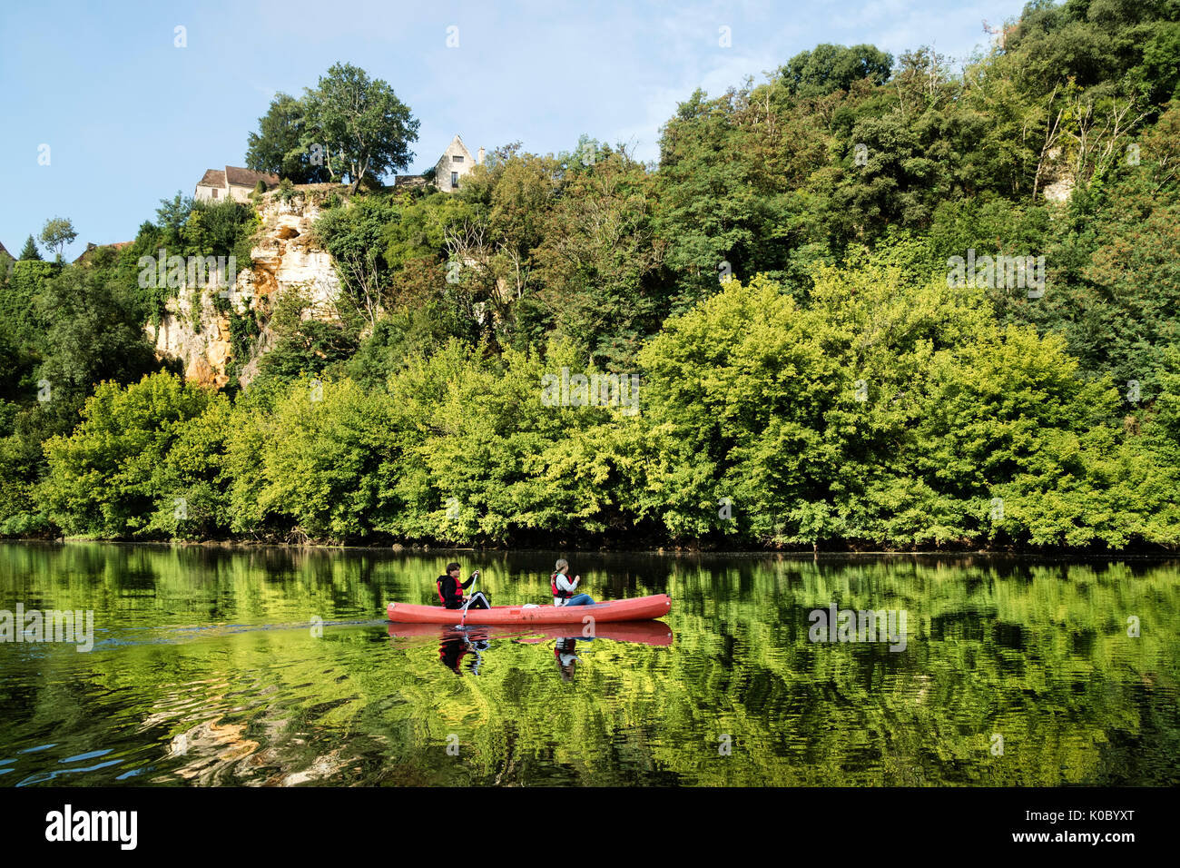 Canoeists on the Dordogne River at Carsac, Dordogne, Aquitaine, France, Europe Stock Photo