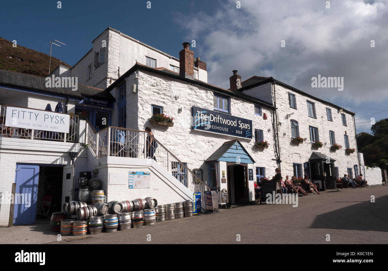 The Driftwood Spars public House, Trevaunance Cove, St. Agnes, Cornwall, Engand, UK Stock Photo