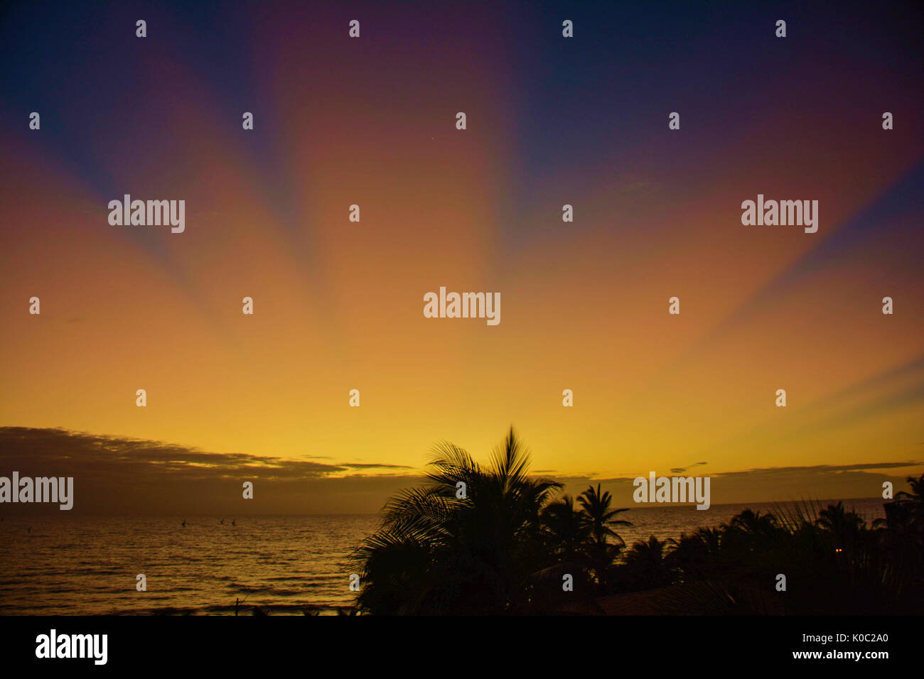 Sun rise rays hi-res stock photography and images - Alamy