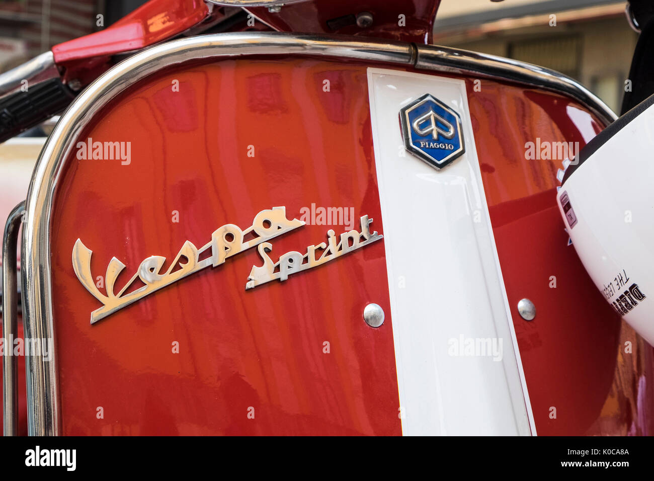 Vespa meeting hi-res stock photography and images - Alamy