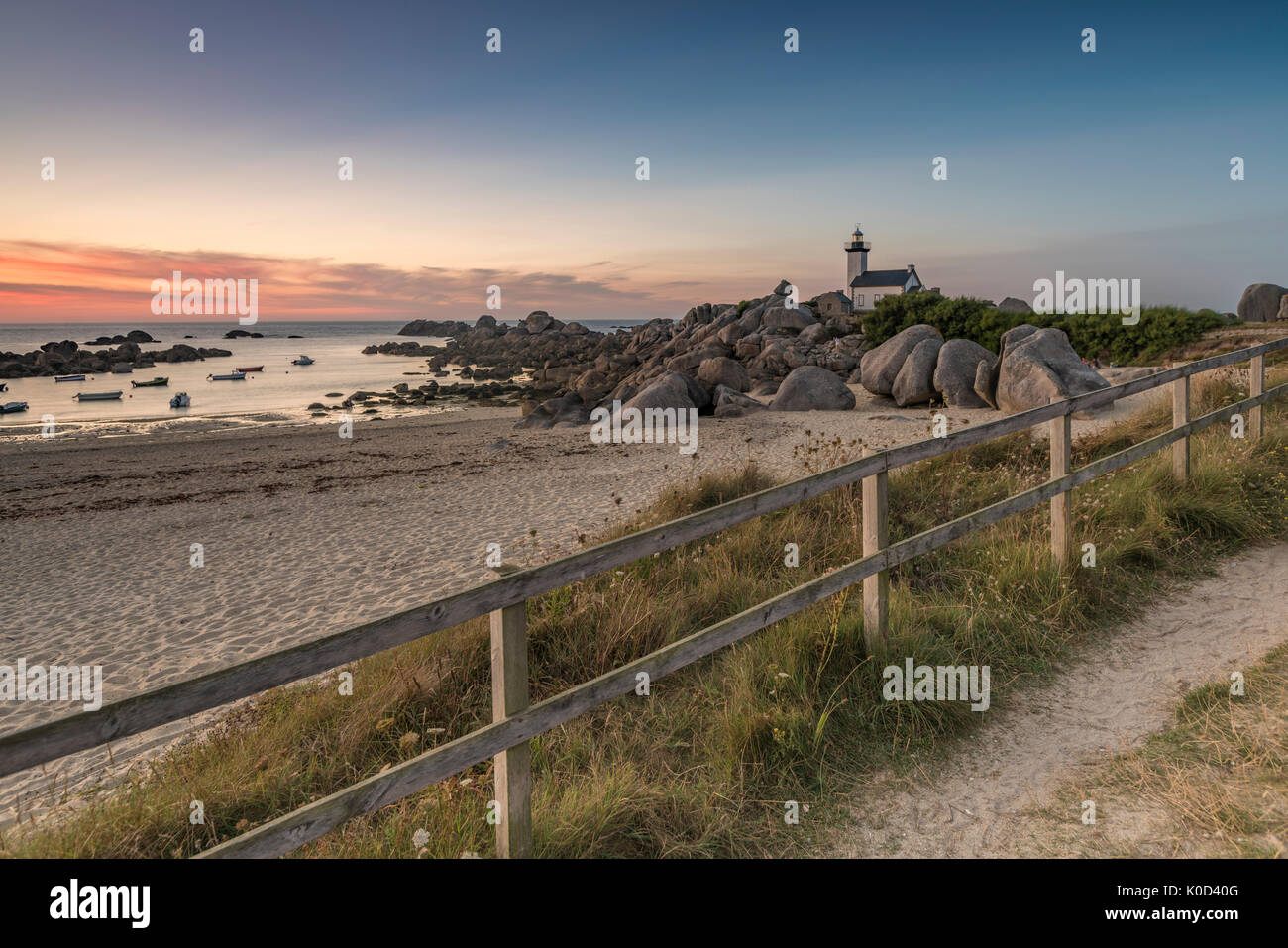 sunset-behind-pontusval-lighthouse-brignogan-plage-finist-re