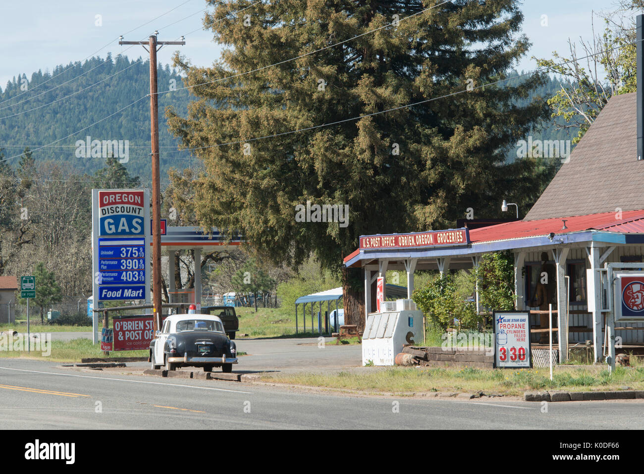 Oregon gas station hires stock photography and images Alamy