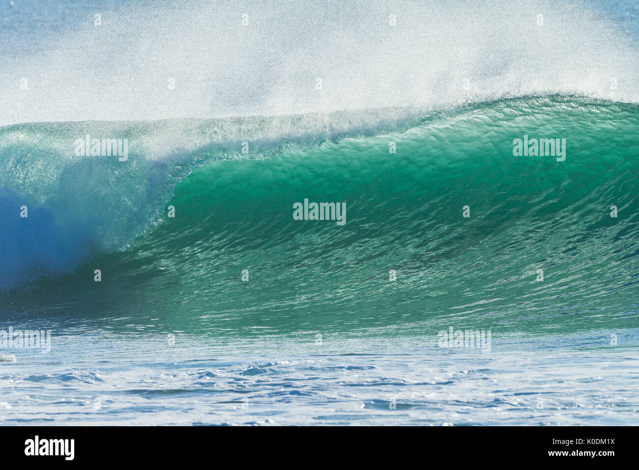 Ocean curling hi-res stock photography and images - Alamy