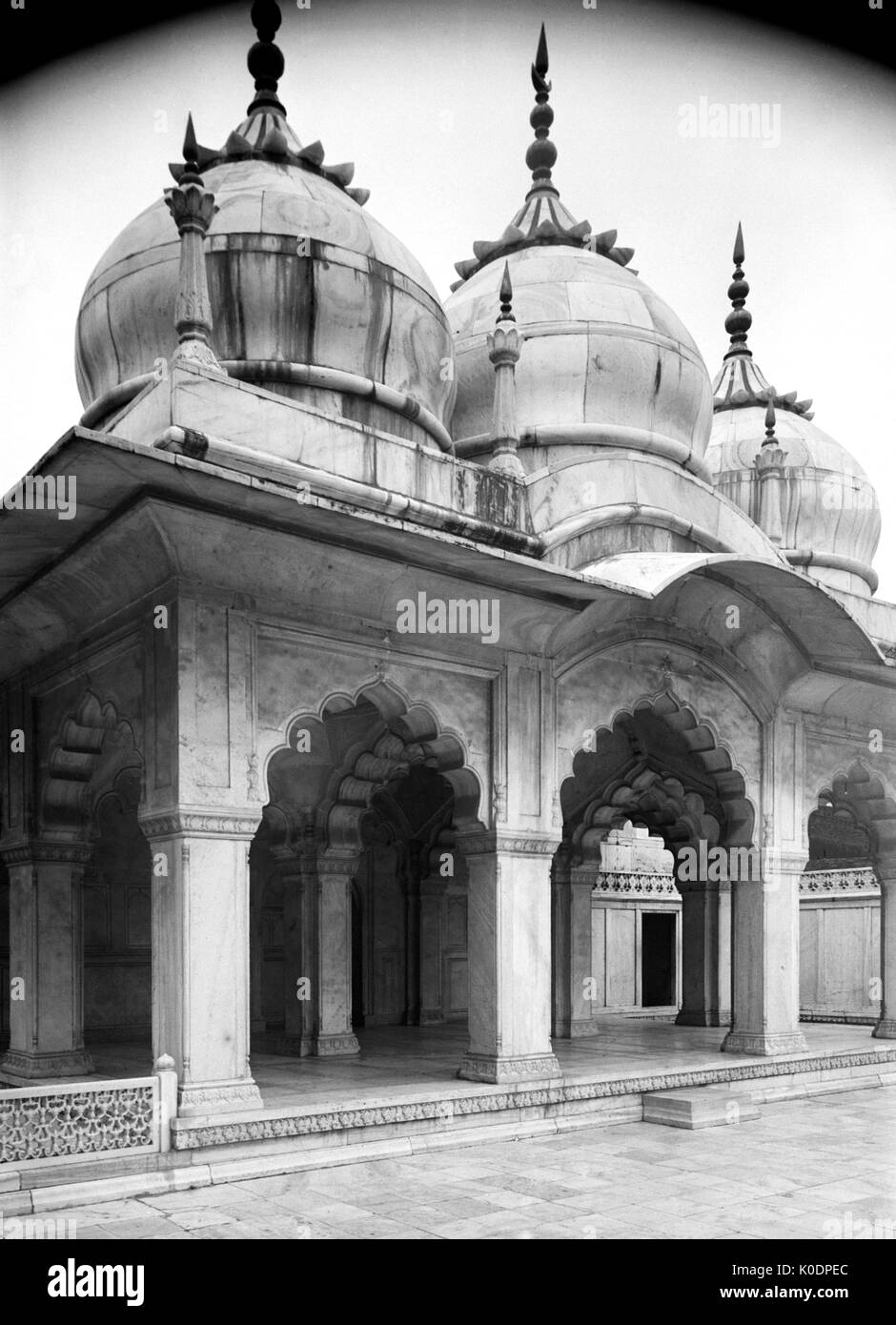AJAXNETPHOTO. 2ND JANUARY, 1922. AGRA, INDIA. - NGUIA MASJID, AGRA FORT. PHOTO:T.J.SPOONER COLL/AJAX VINTAGE PICTURE LIBRARY REF; 19220201 1015  Stock Photo