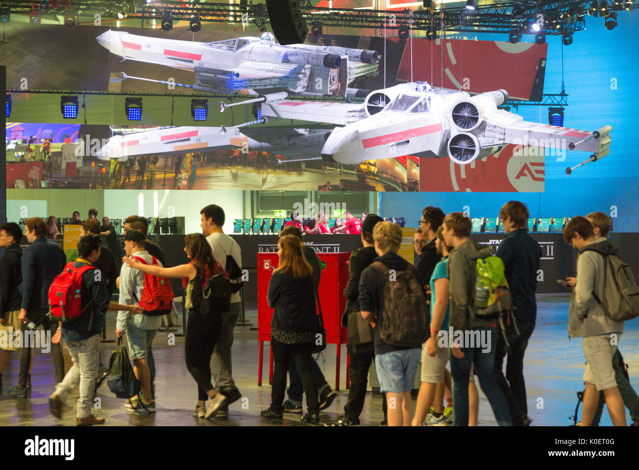 Cologne, Germany. 22nd Aug, 2017. Germany, Cologne, August 22, 2017, Gamescom: Players at the booth of Star Wars Battlefront II. Credit: Juergen Schwarz/Alamy Live News Stock Photo