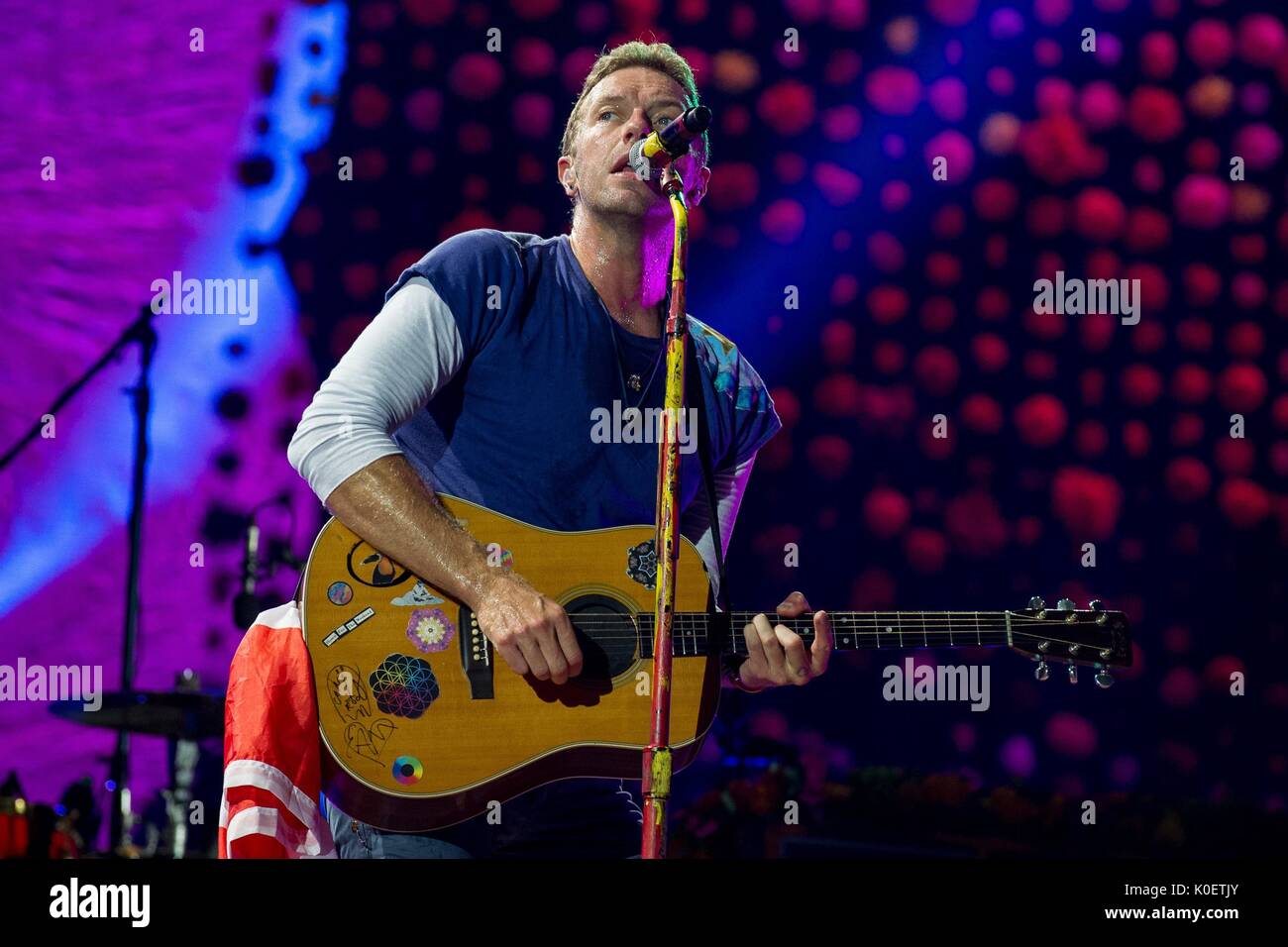 Chris Martin On Stage For Coldplay A Head Full Of Dreams Tour In Stock Photo Alamy