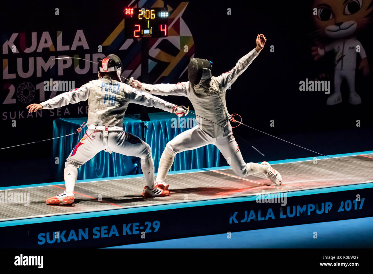 Kuala Lumpur, Malaysia. 22nd Aug, 2017. Fencing semi finals Men's Foil Individual Jet Ng from Singapore (SGP) twisted his right ankle during competition. After medic help to bandage his ankle, Ng compete on. Perez of Philippines (PHI) won. Credit: Danny Chan/Alamy Live News Stock Photo