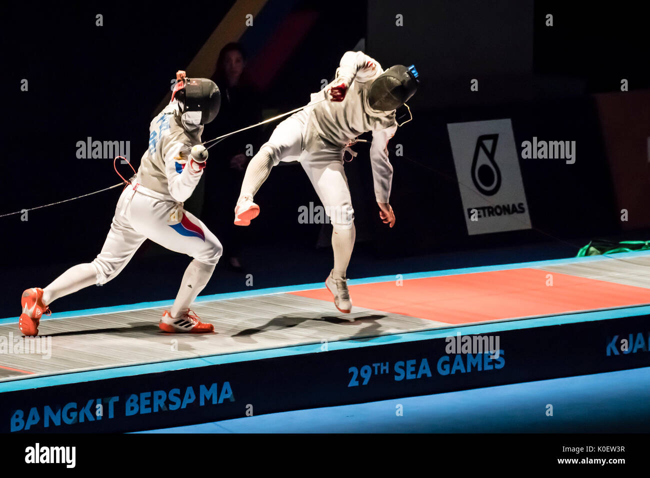 Kuala Lumpur, Malaysia. 22nd Aug, 2017. Fencing semi finals Men's Foil Individual Jet Ng from Singapore (SGP) twisted his right leg ankle during competition. After medic help to bandage his ankle, Ng play on. Perez of Philippines (PHI) won. Credit: Danny Chan/Alamy Live News Stock Photo
