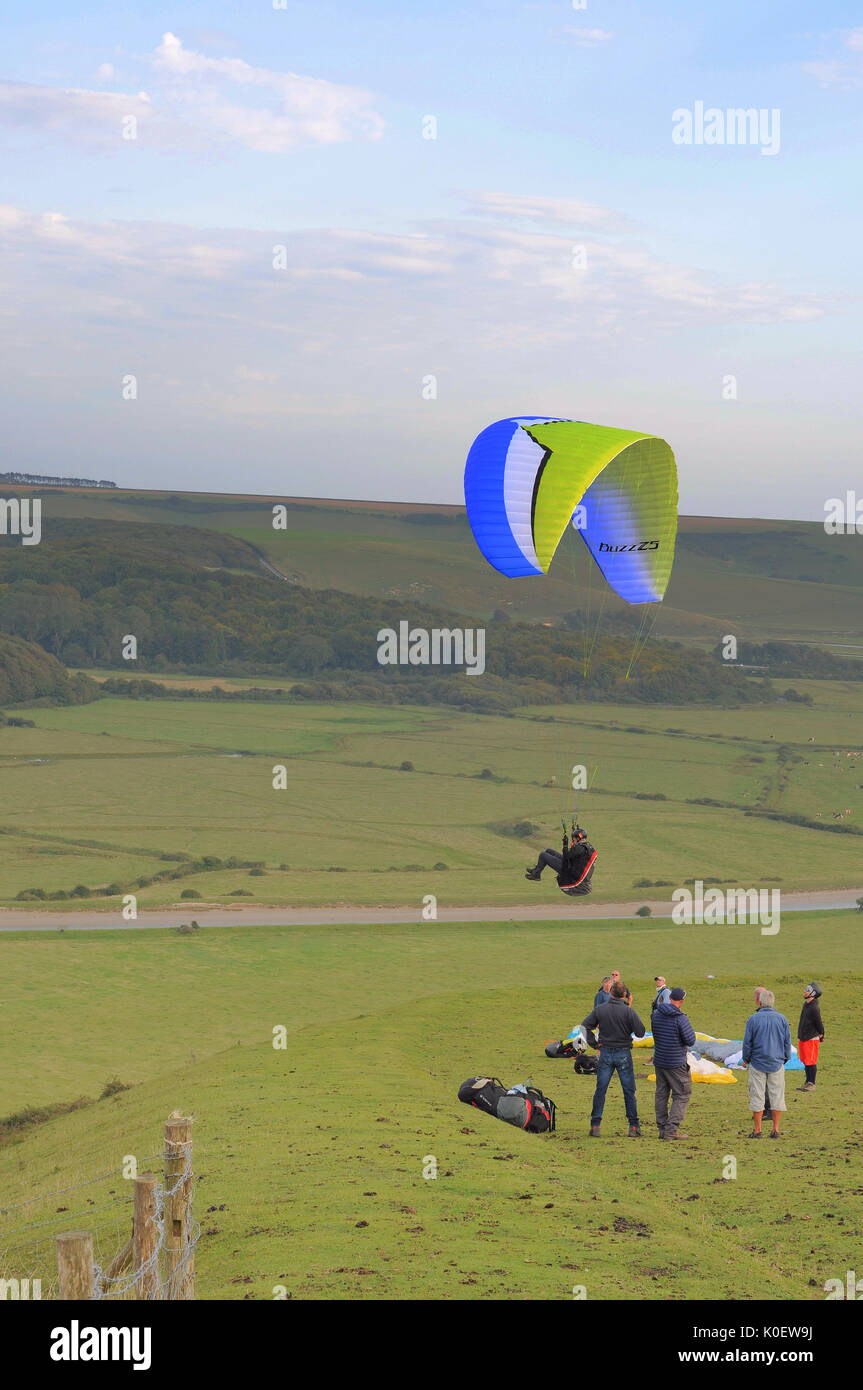 Seaford, East Sussex, UK. 22nd Aug, 2017. Paraglider pilots take advantage of the Easterly wind at High & Over on the South Downs.. Stock Photo