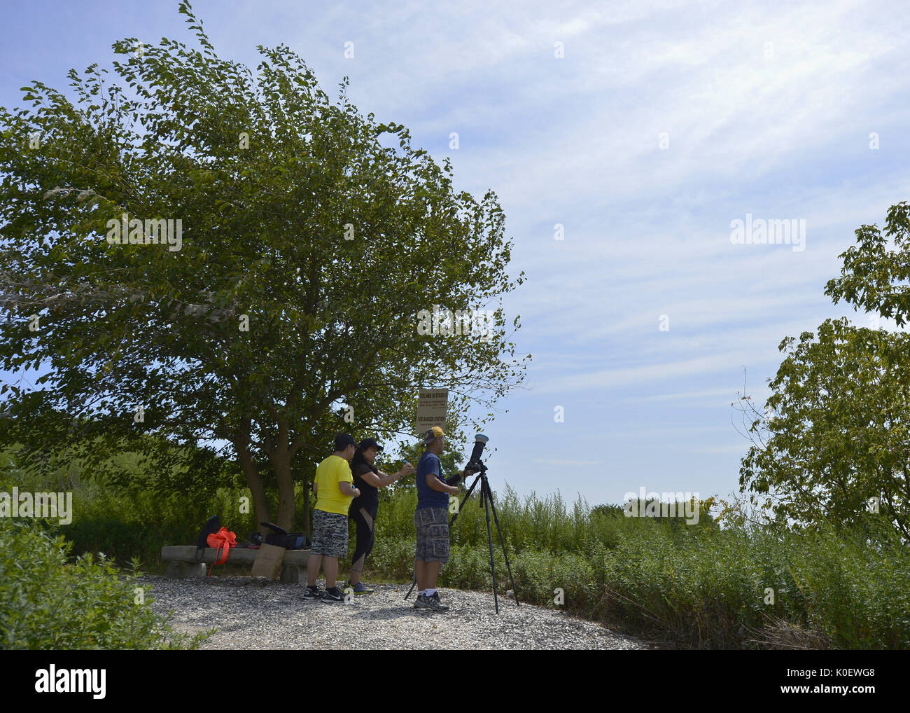 South Merrick, New York, USA. 21st Aug, 2017. Three photographers