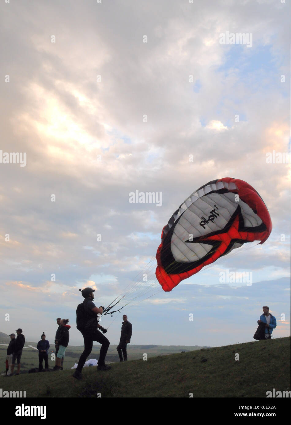 Seaford, East Sussex, UK. 22nd Aug, 2017. Paraglider pilots take advantage of the Easterly wind at High & Over on the South Downs.. Stock Photo