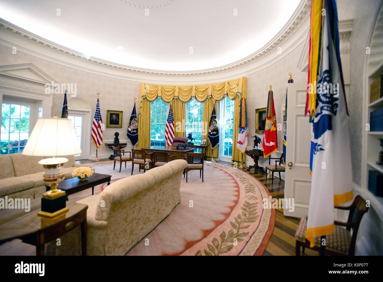 Very high resolution view of the newly renovated interior of the Oval ...