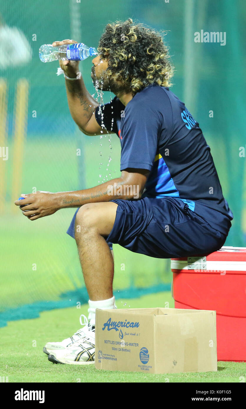 Pallekele, Sri Lanka. 22nd Aug, 2017. Sri Lankan cricketer Lasith Malinga takes a break during a practice session at the Pallekele International Cricket Stadium in Pallekele on August 22, 2017, Credit: Lahiru Harshana/Alamy Live News Stock Photo