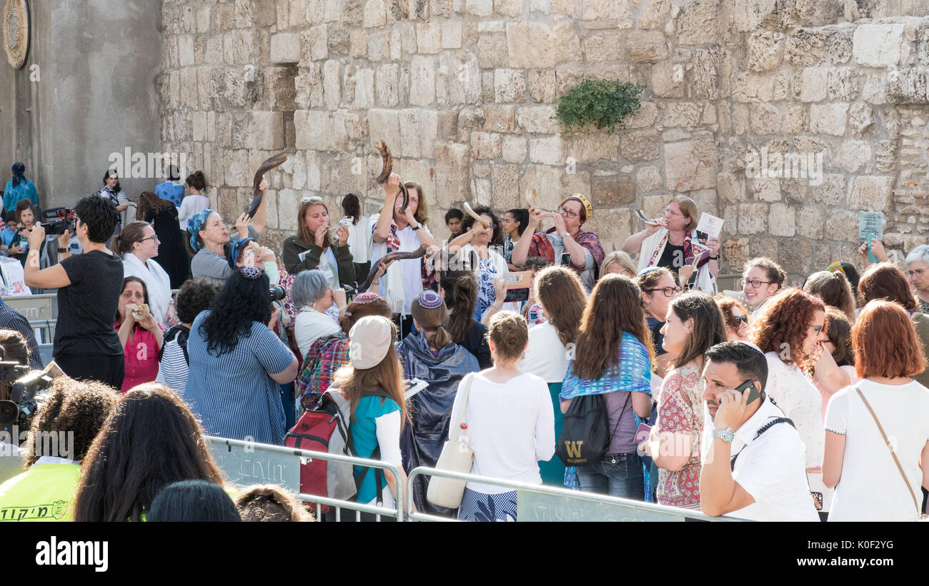 Jewish shofar playing hires stock photography and images Alamy
