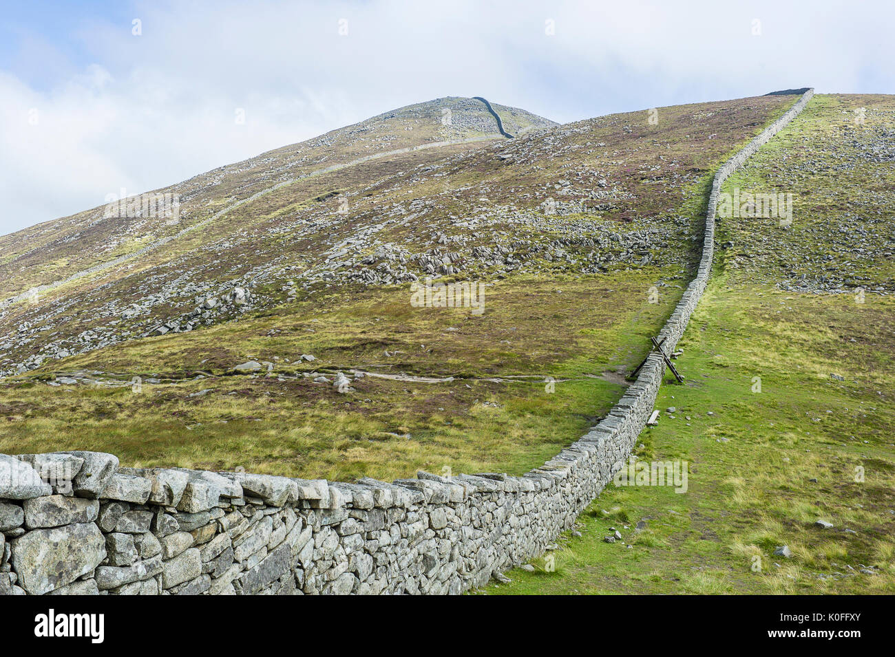 The Mourne wall to Slieve Donard Stock Photo