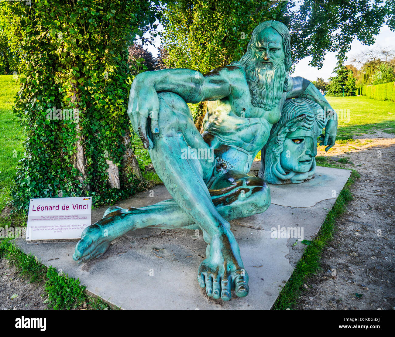 France, Centre-Val de Loire, Ille d'Or, Amboise, bronce sculpture of Leonardo da Vinci in the style of an ancient god by the Italian sculptor Amleto C Stock Photo