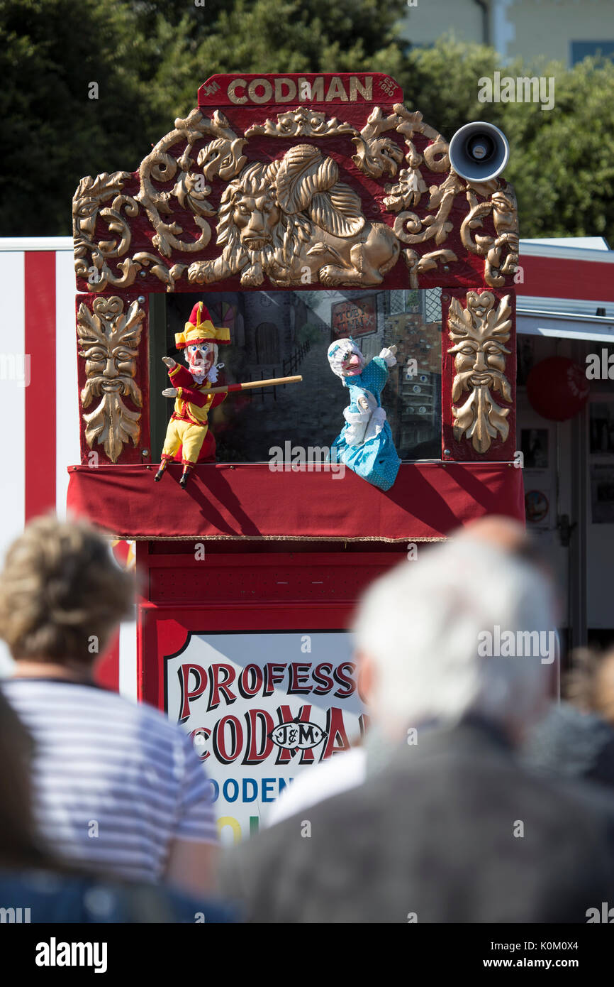 Punch and Judy show at the Llandudno seaside Stock Photo Alamy