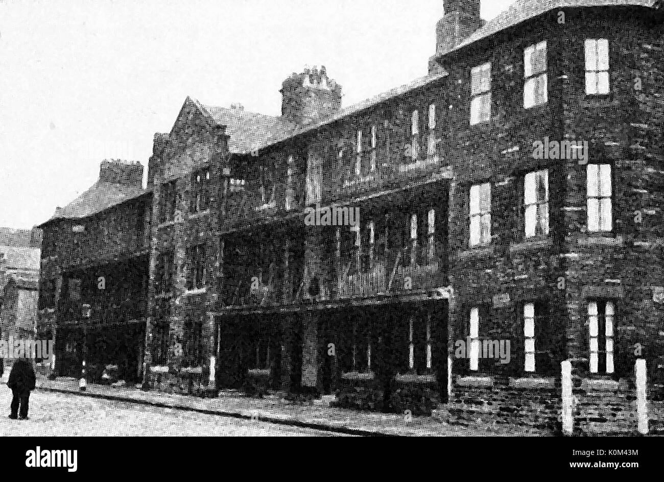 1905 woolen Tenements erected as part of new social housing improvements in Bradford, UK Stock Photo