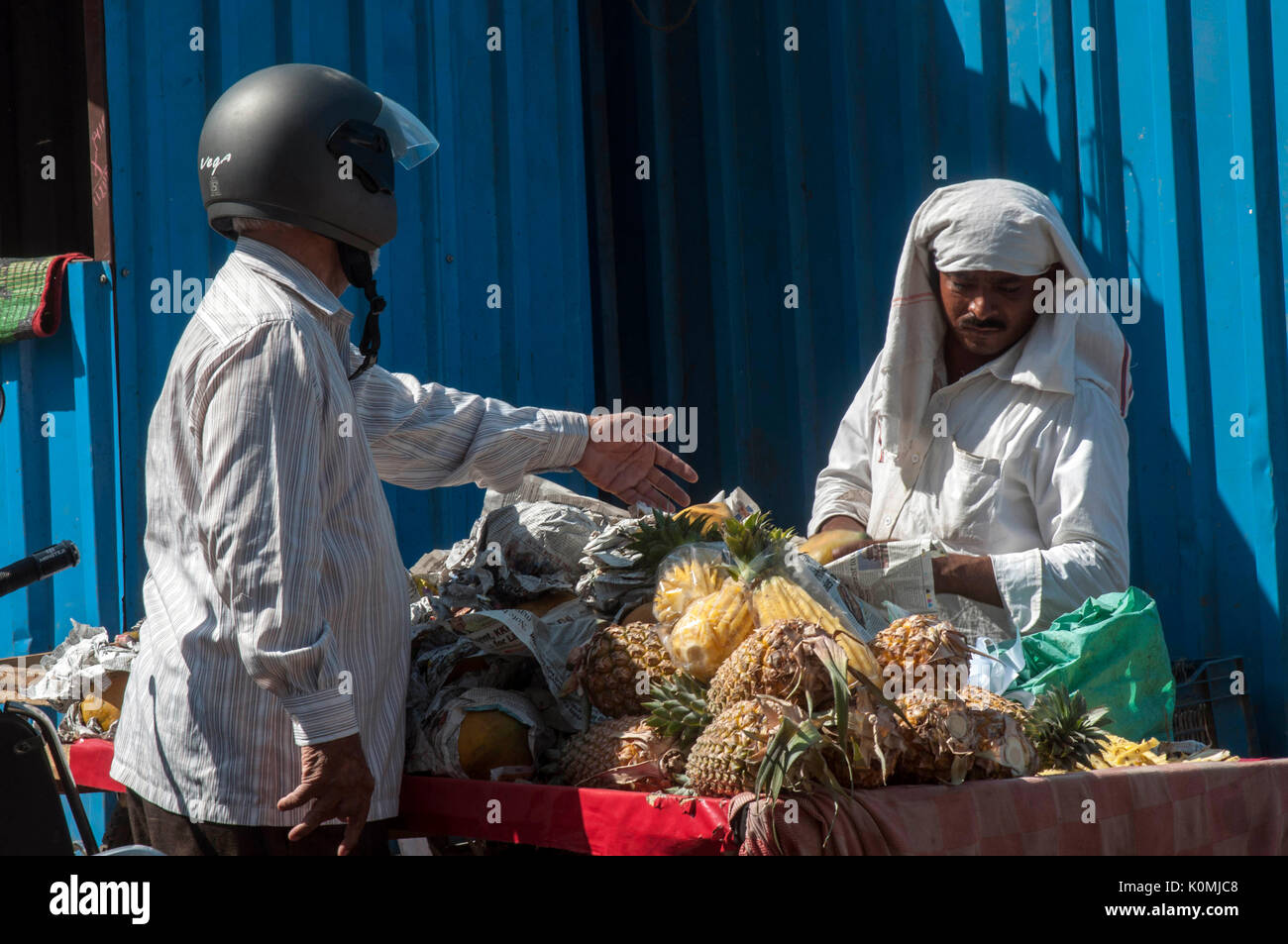 Fruit vendor, Chor Bazaar, Mumbai, Maharashtra, India, Asia Stock Photo
