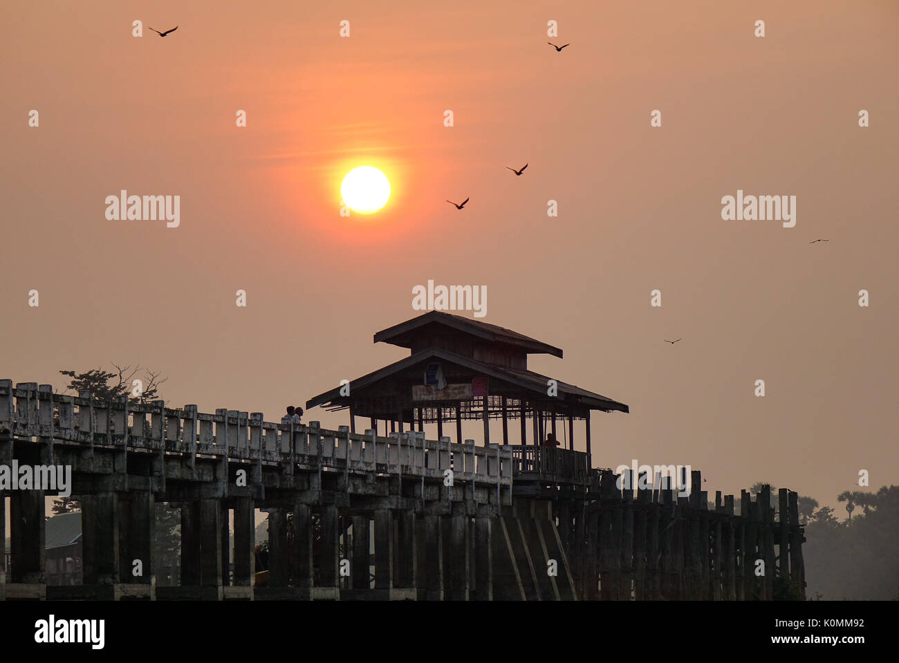 Bain bridge amarapura myanmar burma hi-res stock photography and images ...