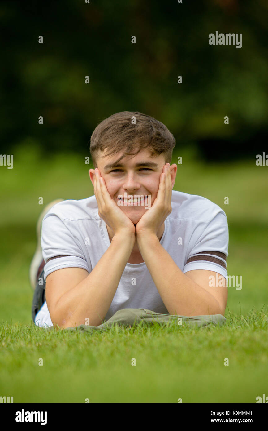Teen boy 16 17 hi-res stock photography and images - Page 8 - Alamy