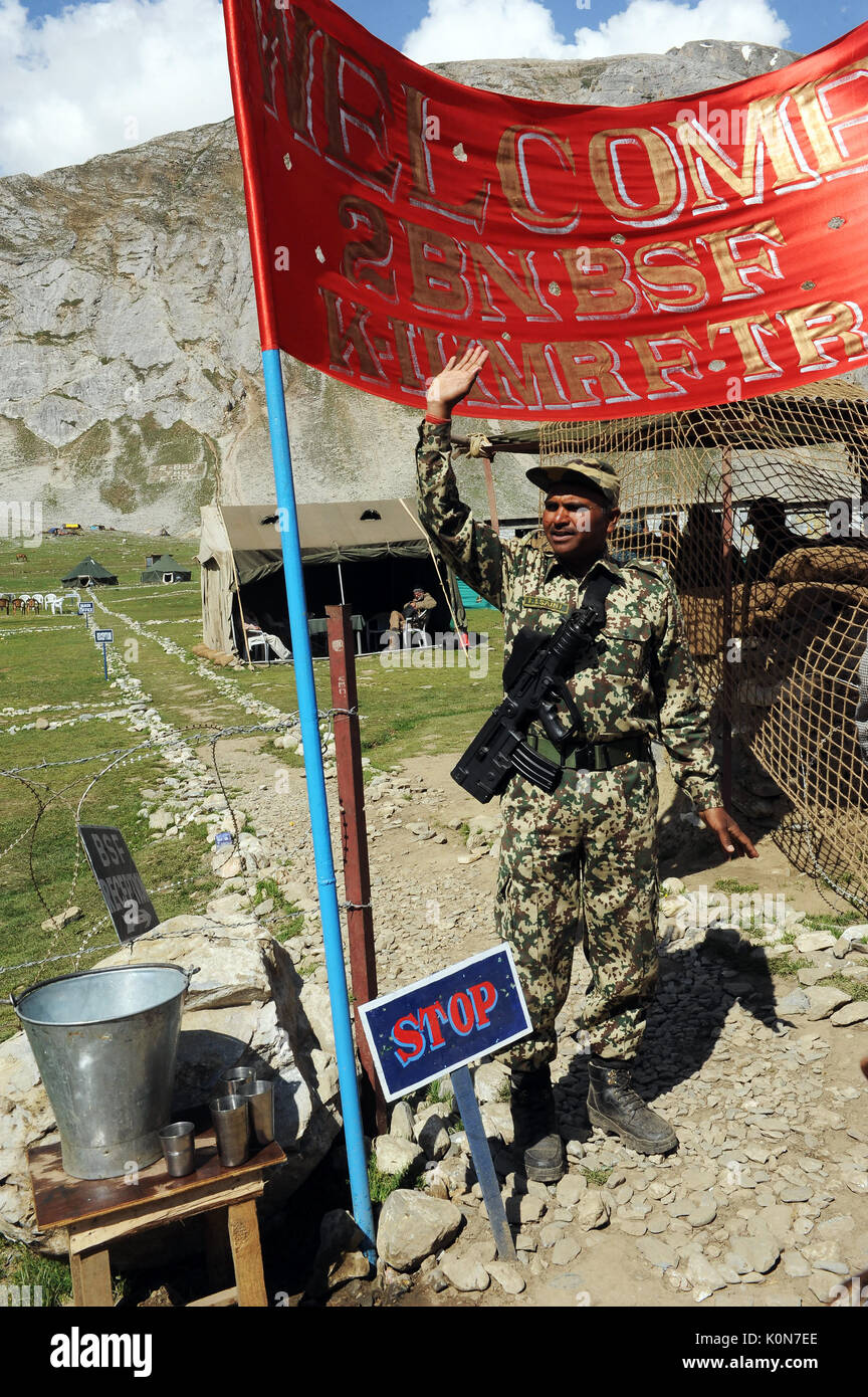Shiv Sena protest : Jantar Mantar echoed with slogans to make Amarnath Yatra  registration free - Bold News, image size:864x1390