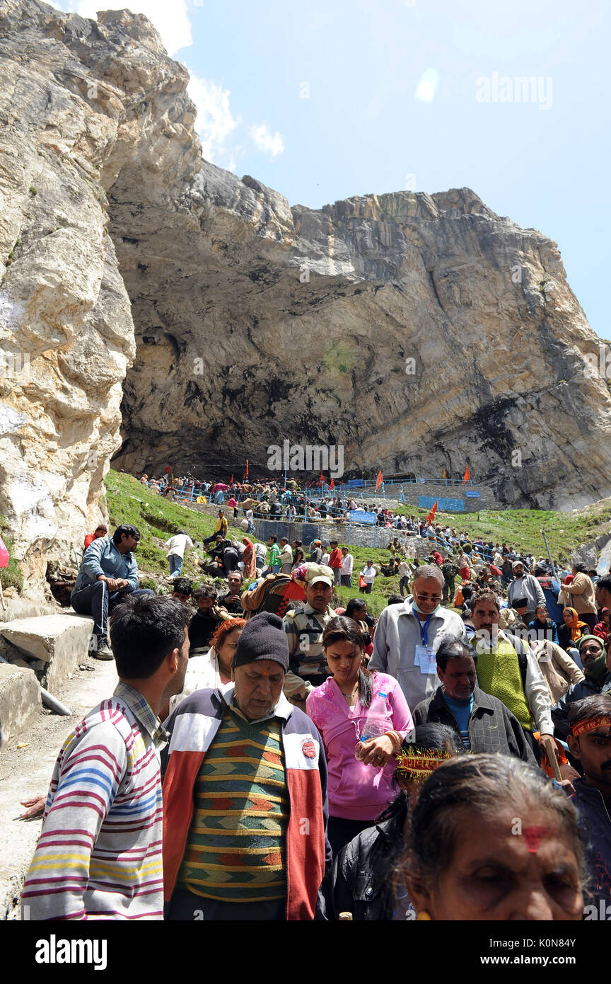 File:Shri Amarnath Ji - Base Camp - Nunwan, Pahalgam, Kashmir.jpg -  Wikimedia Commons, image size:864x1390