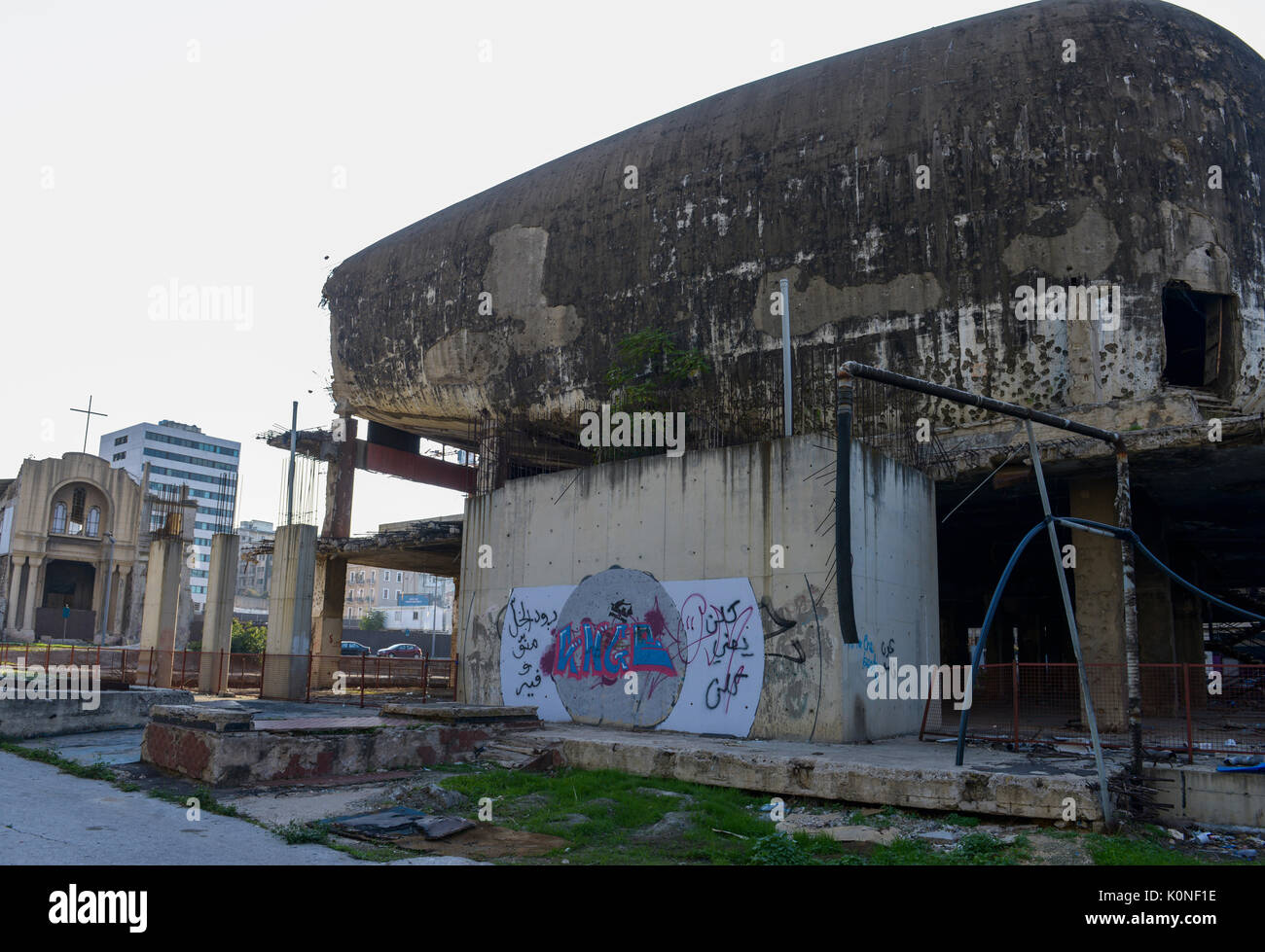 LEBANON, Beirut, war ruins, damaged cinema and church  / LIBANON, Beirut, im Krieg zerstoerte Gebaeude, altes Kino und Kirche Stock Photo