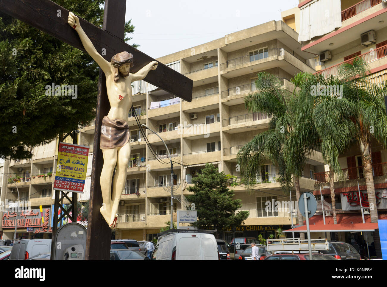 LEBNANON, Beirut, christian living quarter, cross with Jesus Christ / LIBANON, Beirut, christliches Wohnviertel Stock Photo