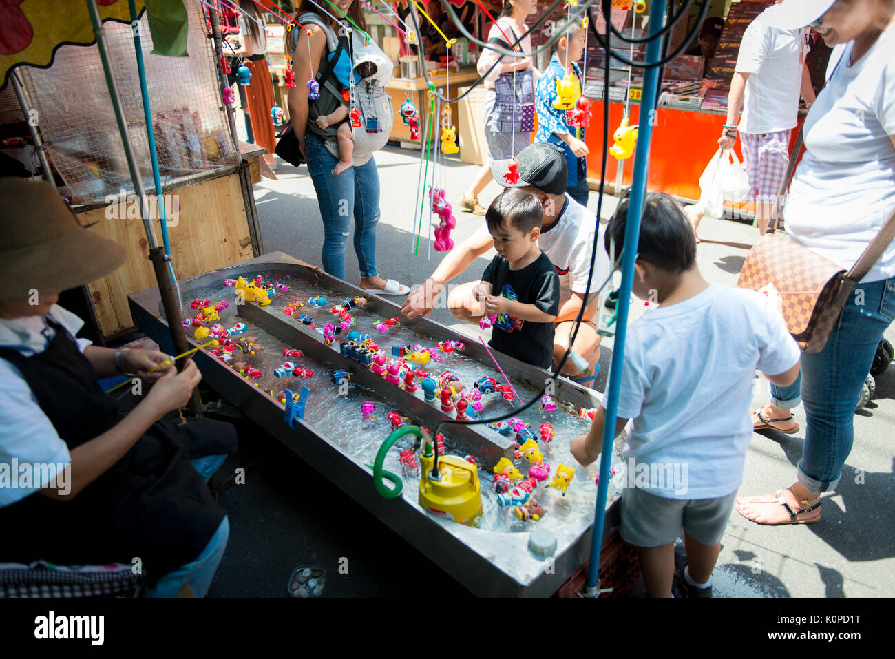 Family playing in summer hi res stock photography and images Alamy
