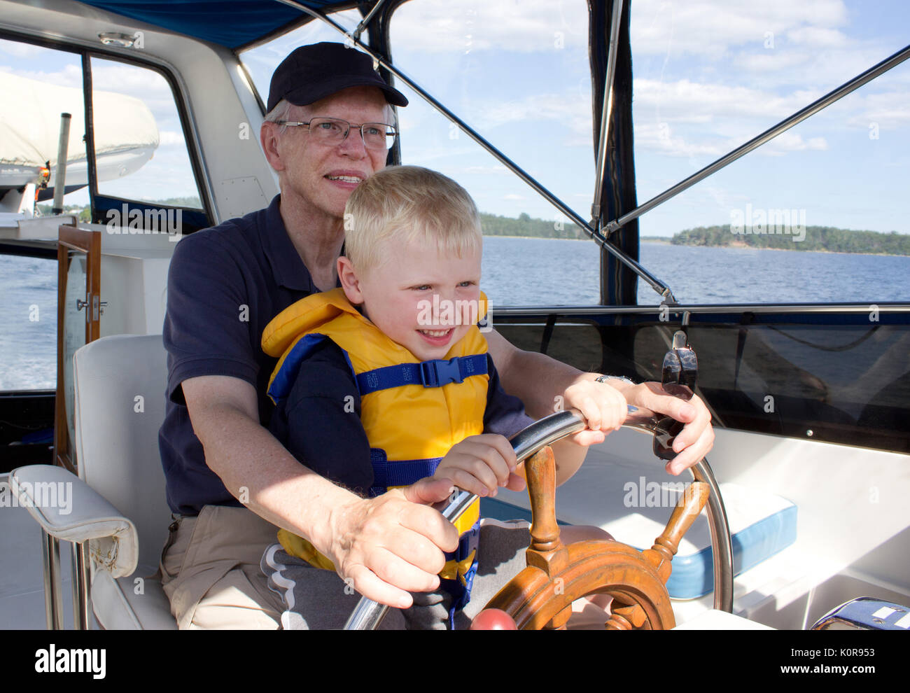 Child wearing life vest hi-res stock photography and images - Alamy