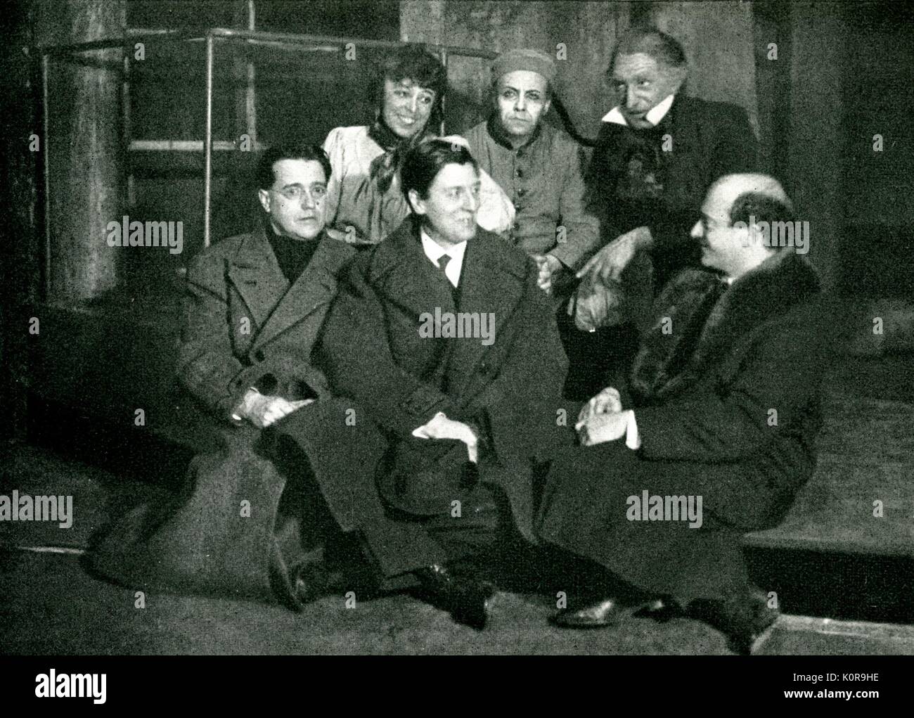 Alban Berg - rehearsal for 'Wozzeck' at Staatsoper Berlin, 1926 (l to r: Prof  Franz LudwigHörth (producer), Siegried Johanson (Marie), Berg, Leo Schützendorf (Wozzeck), Martin Abendroth (Doctor), Erich Kleiber (conductor).  9 February 1885 - 24 December 1935 Stock Photo