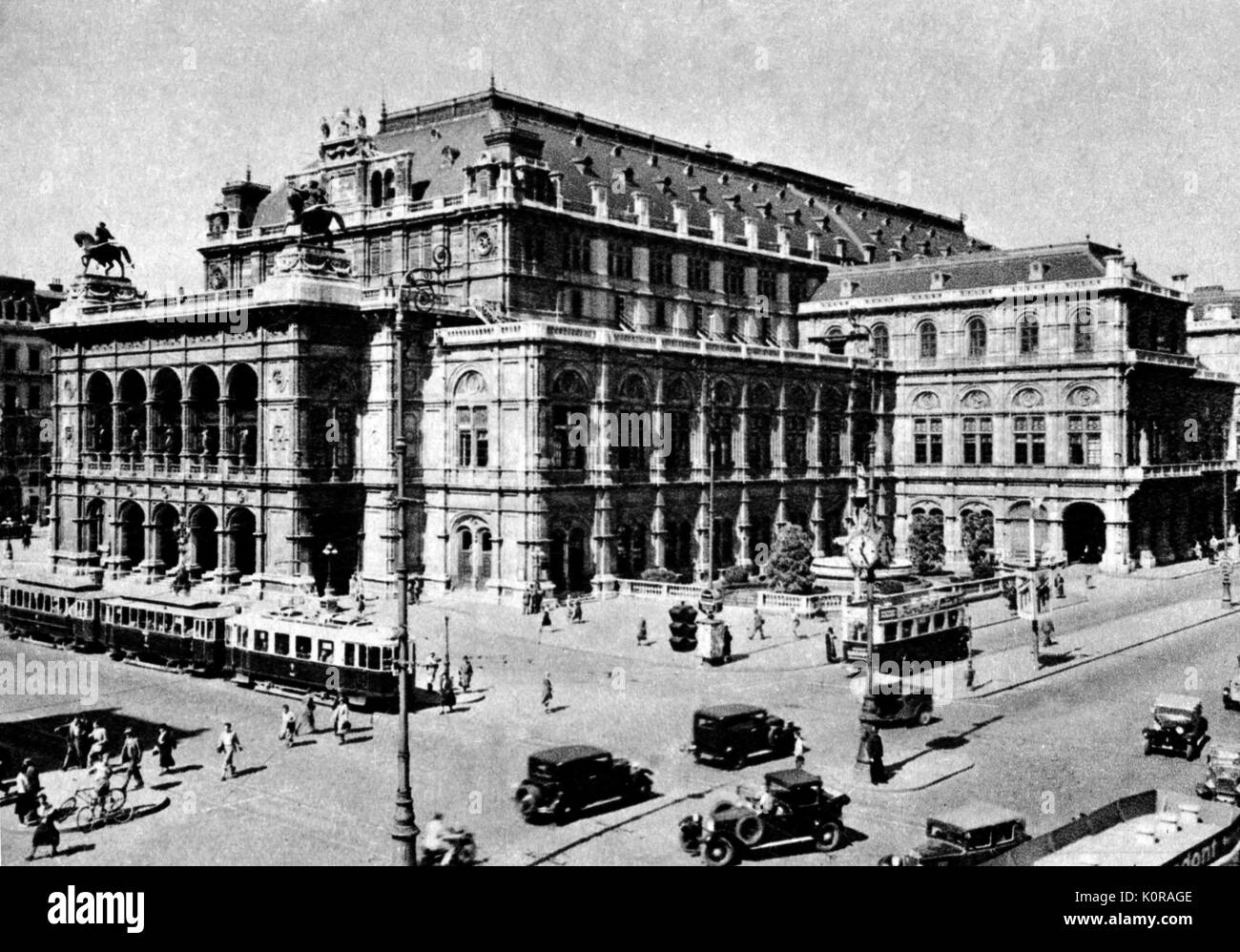 VIENNA. Staatsoper (State Opera), c.1920s. Opened in 1869. Directors: F. Schalk (1919-1924), C. Krauss (1929-1934), R. Strauss (joint director, 1919 - ). Stock Photo