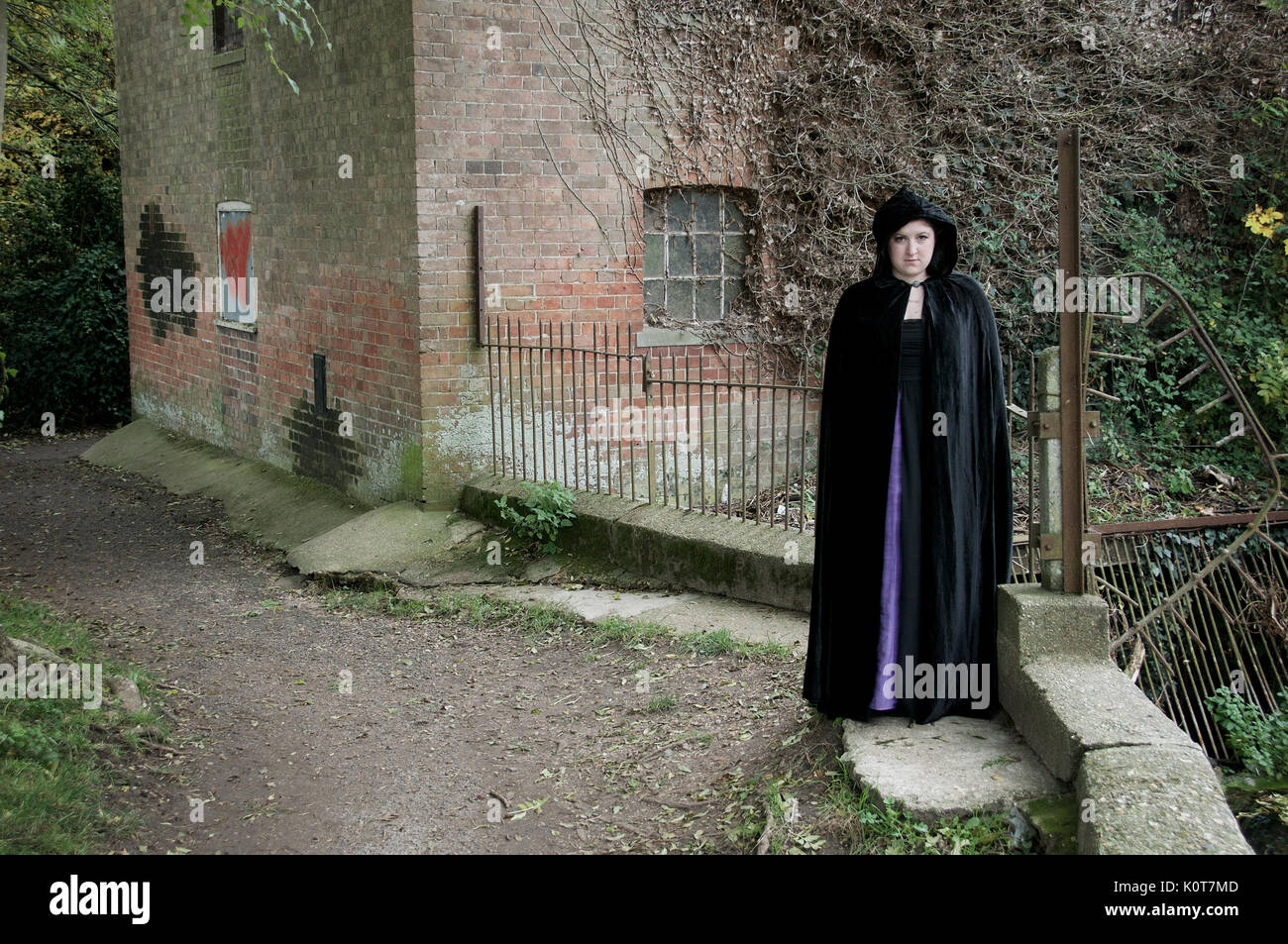 Black hood cloak hi-res stock photography and images - Alamy