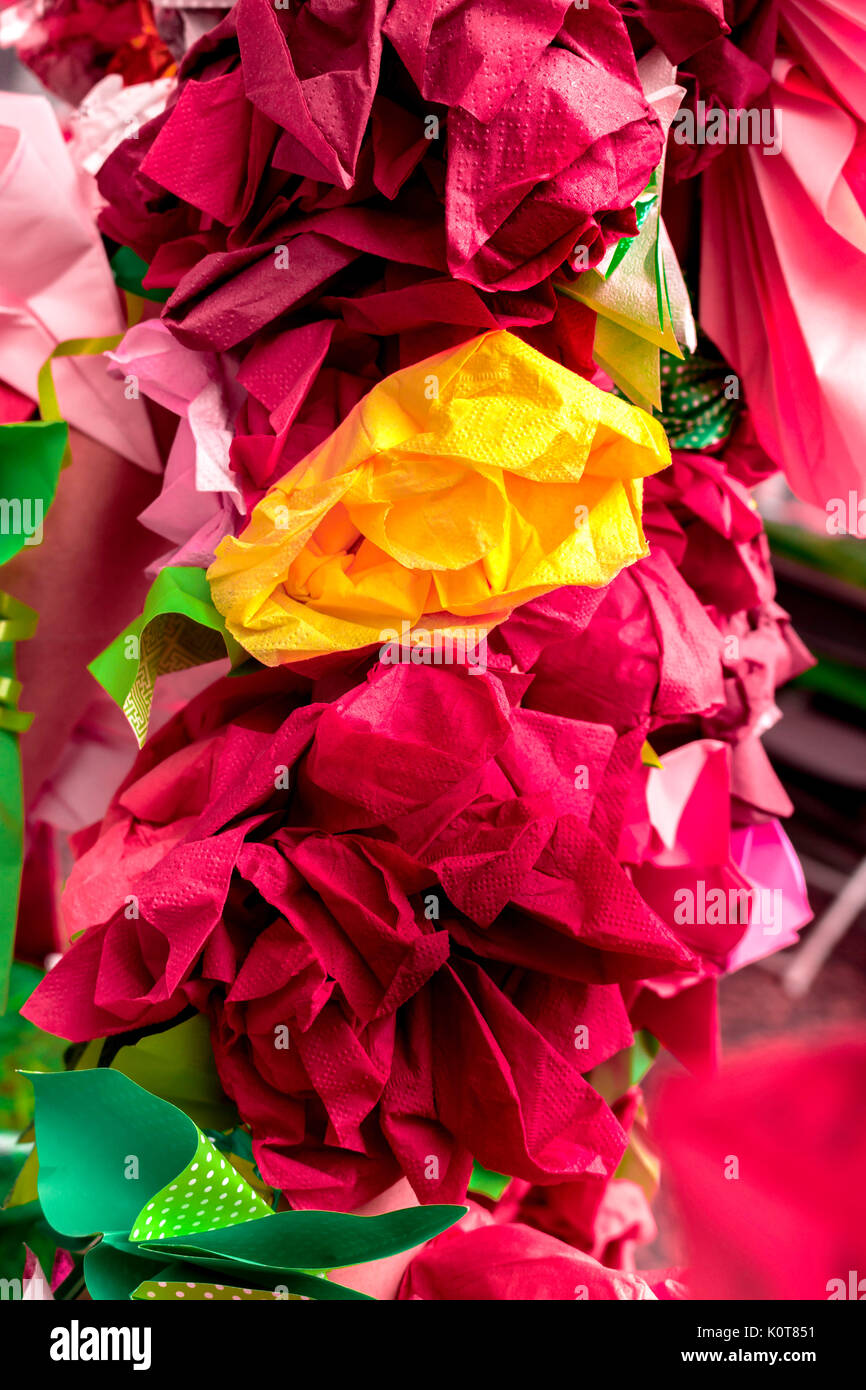 Tissue paper flowers hi-res stock photography and images - Alamy