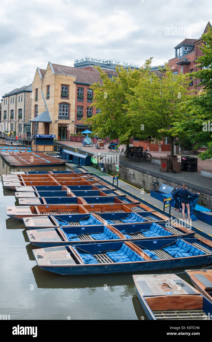 Punts for hire tied up at the quayside, Cambridge, England. Stock Photo