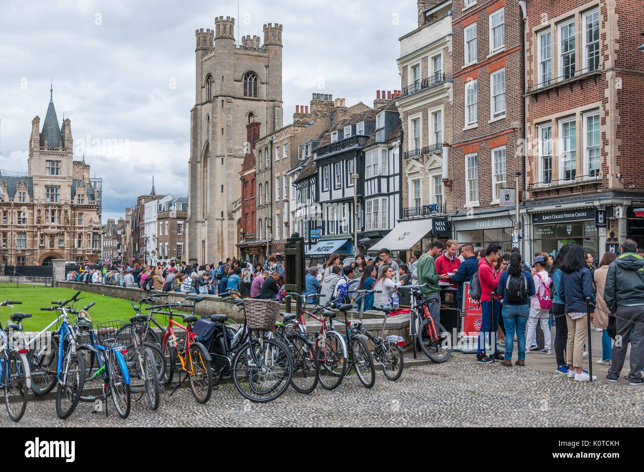 Tourists and shoppers in Kings Parade, Cambridge, England, UK Stock Photo