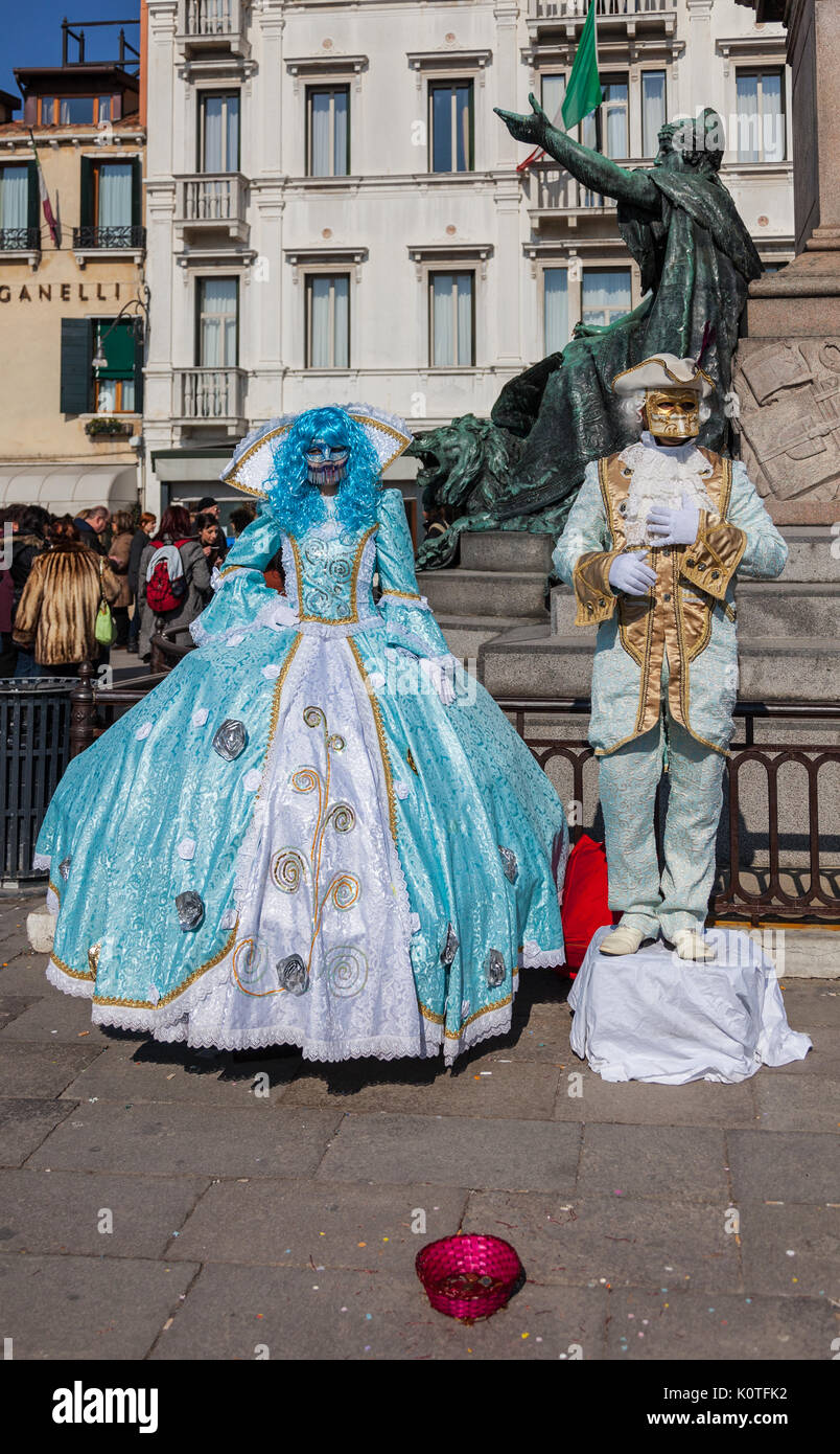 Venetian costumes hi-res stock photography and images - Alamy